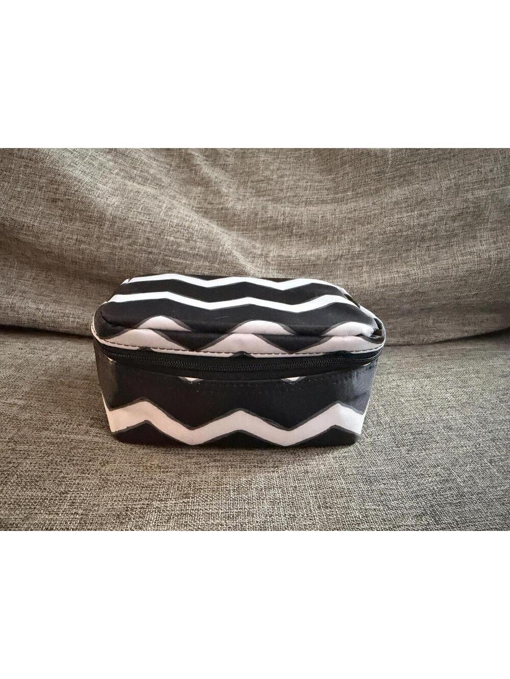 Thirty One Baubles & Bracelets Jewelry Travel Case in Black and White Chevron